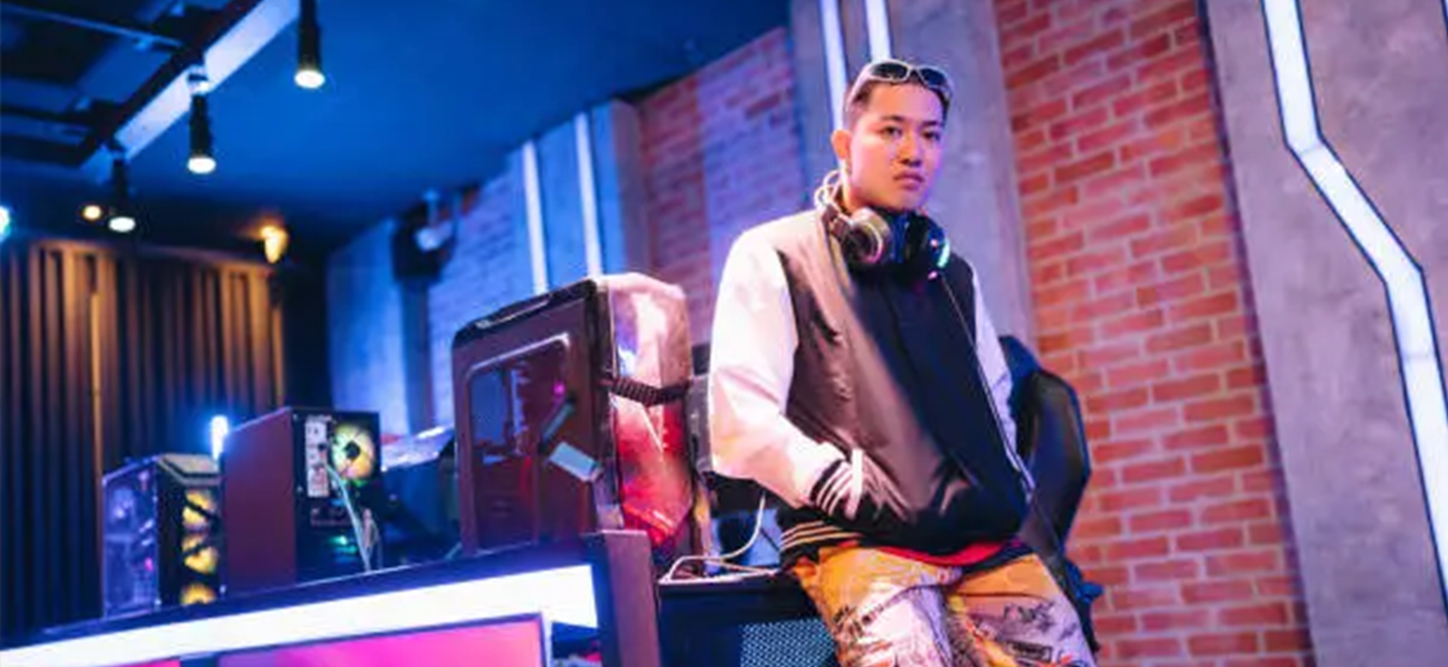 JJB竞技宝获奖员工风采展示